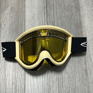 SMITH Yellow Lens ski/ snowboarding Goggles with Black Strap/ OS